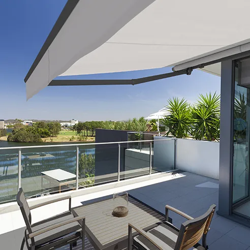 Gelenkarmmarkise: Sonnenschutz für Terrasse und Balkon